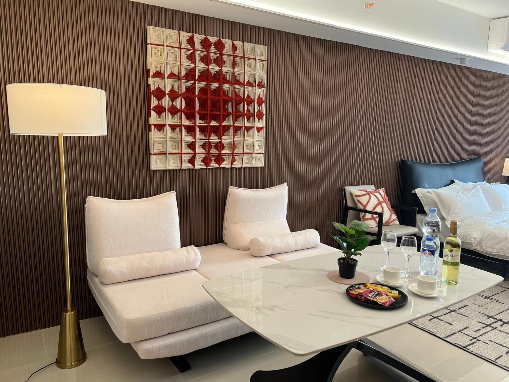 Luxurious European Style Penthouse Modern Apart Ment Cross City Of Dreams Okada Solaire Moa Airport Manila Exterior foto