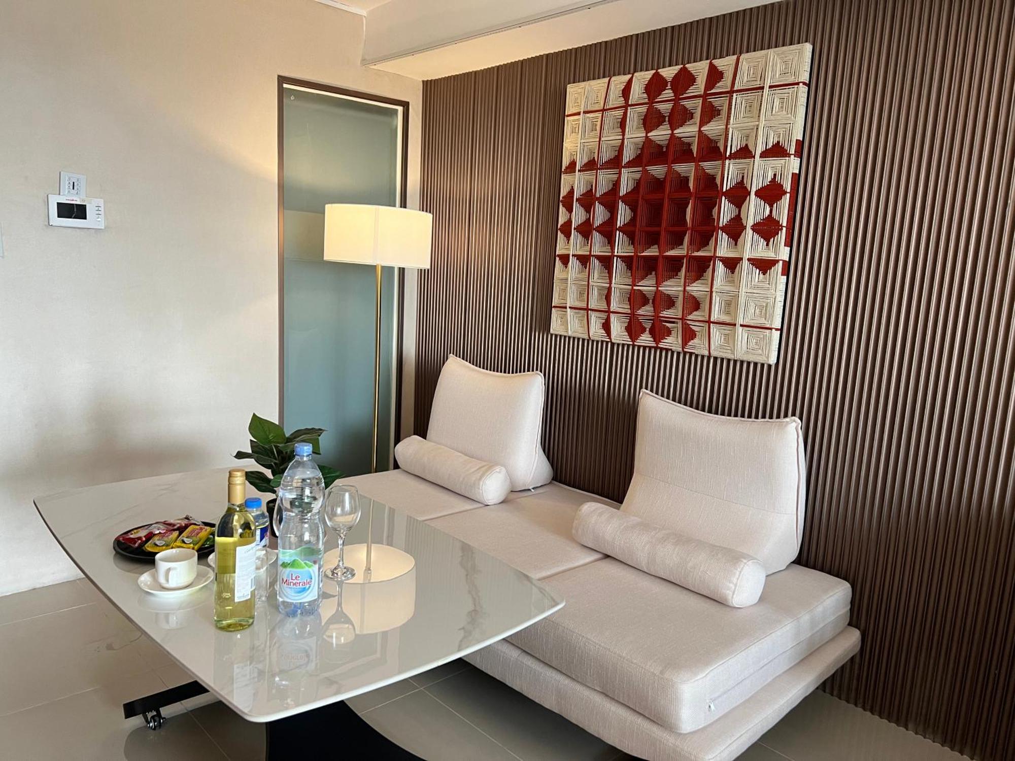 Luxurious European Style Penthouse Modern Apart Ment Cross City Of Dreams Okada Solaire Moa Airport Manila Exterior foto