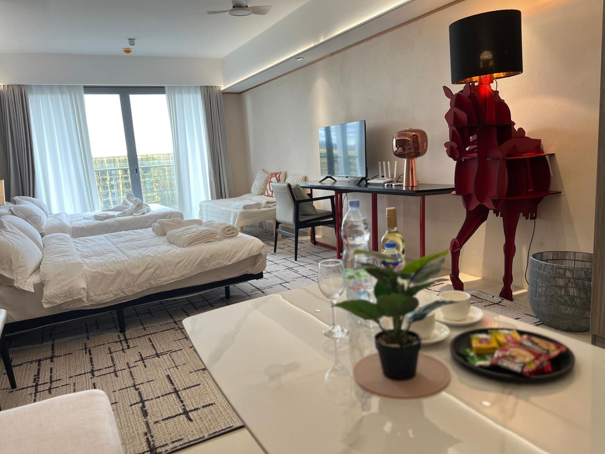 Luxurious European Style Penthouse Modern Apart Ment Cross City Of Dreams Okada Solaire Moa Airport Manila Exterior foto