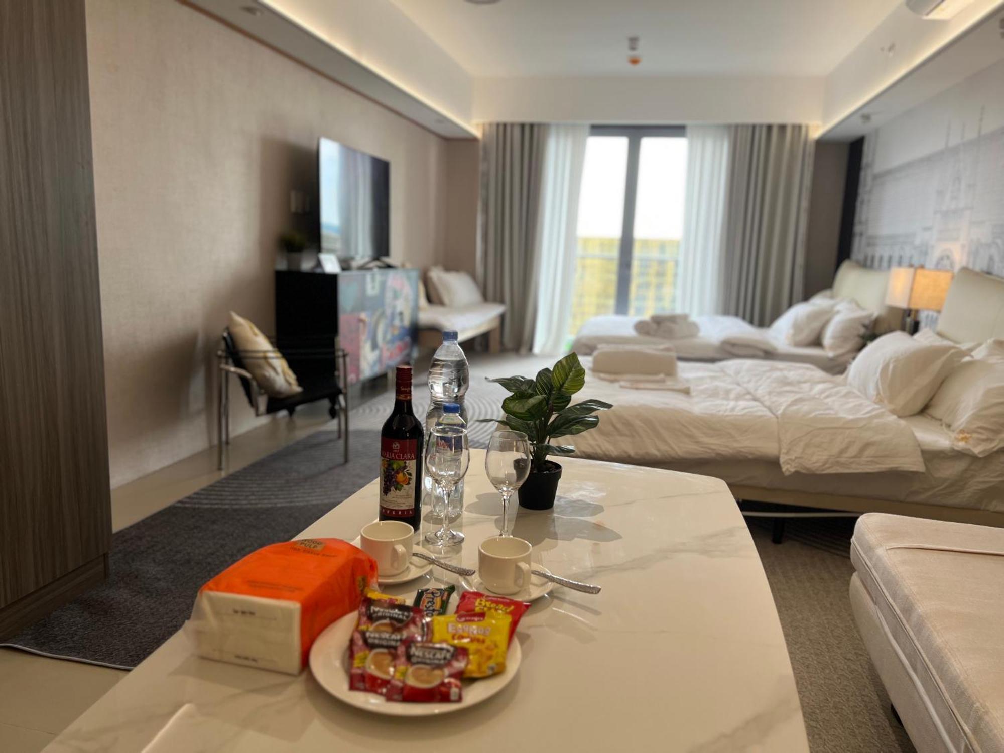 Luxurious European Style Penthouse Modern Apart Ment Cross City Of Dreams Okada Solaire Moa Airport Manila Exterior foto